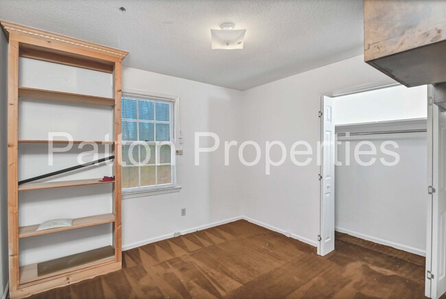 Building Photo - Barony Home