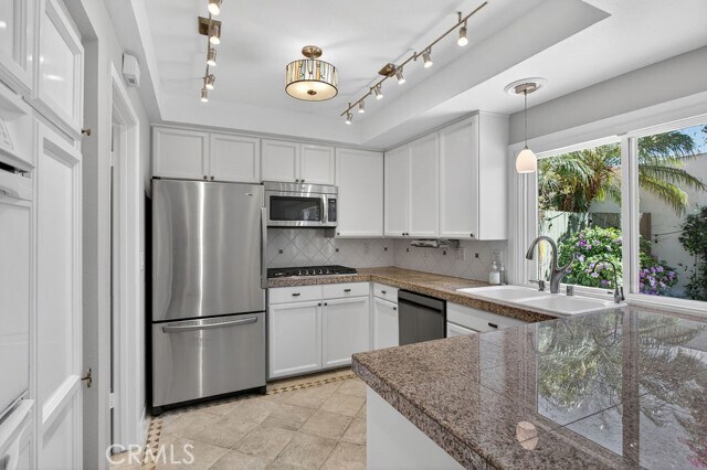 Building Photo - 401 Vista Roma