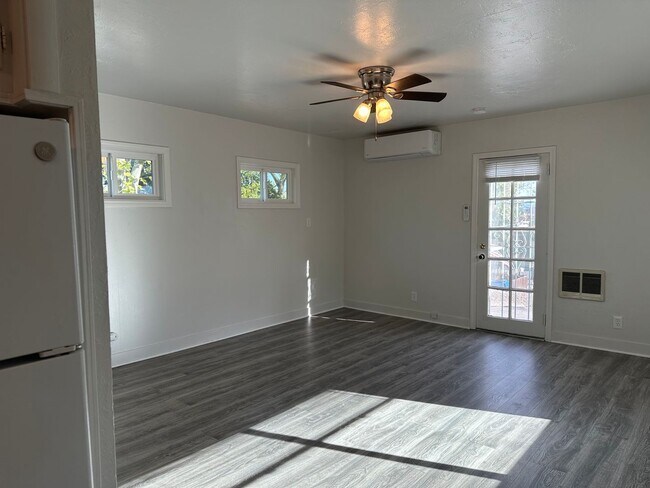 Building Photo - Chestnut-1918/1920