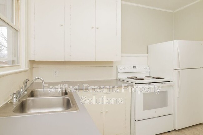 Building Photo - 421 E Twenty-Fourth St