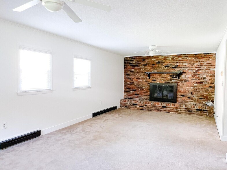 Building Photo - 333 Northfield Dr