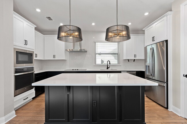 Building Photo - 6504 Barnstorm Wy
