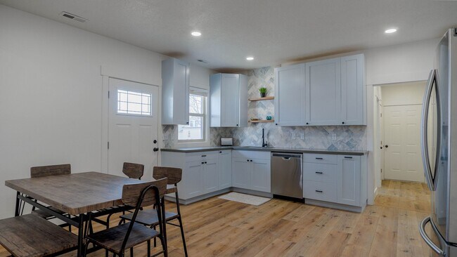 Building Photo - Fully furnished- Long and short term rental in Lehi! Boat and RV parking available.