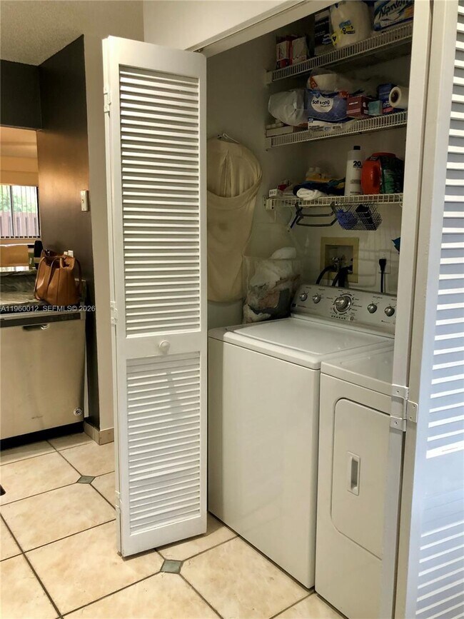 Building Photo - 1422 Amanda St