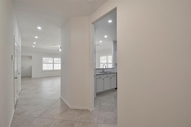 Building Photo - 20219 Entrada Ct