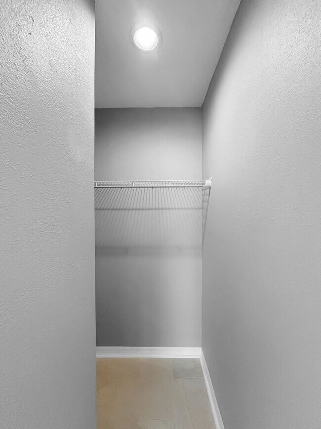 Building Photo - 17615 Lee Ave