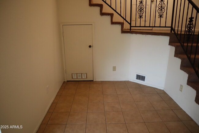 Building Photo - 4241 Plaza Oro Loma