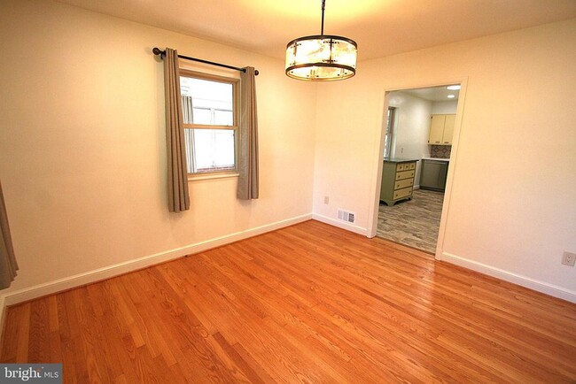 Building Photo - 10104 Towhee Ave