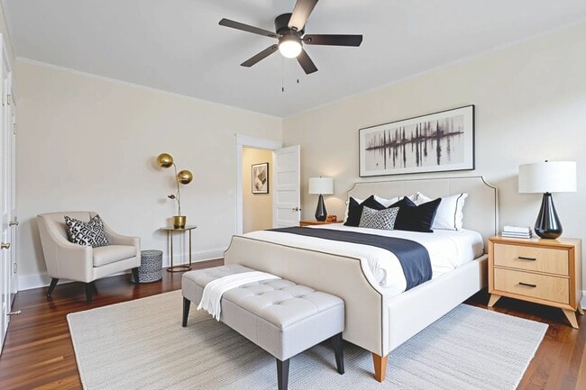 Building Photo - SPACIOUS 3 BEDROOM MUSEUM DISTRICT APARTMENT