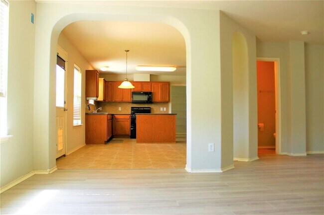 Building Photo - 1301 Knippa Cove