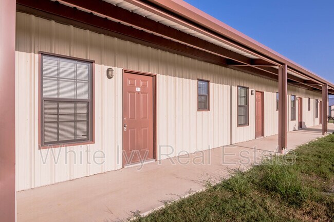 Building Photo - 875 FM 1696