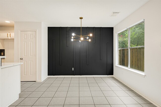 Building Photo - 146 S Walden Elms Cir