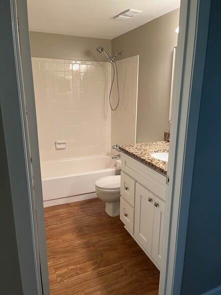 Building Photo - 2504 Bogey Ln