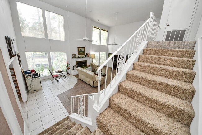 Building Photo - 17 Winged Foot Dr