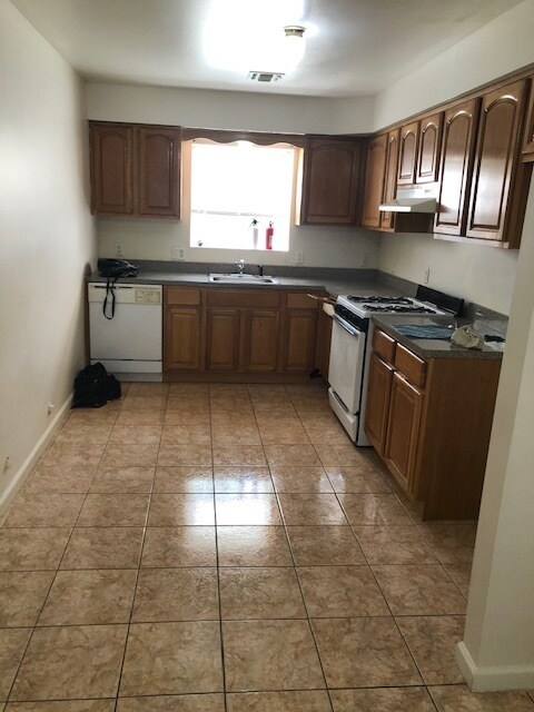 KITCHEN - 143 Camden St
