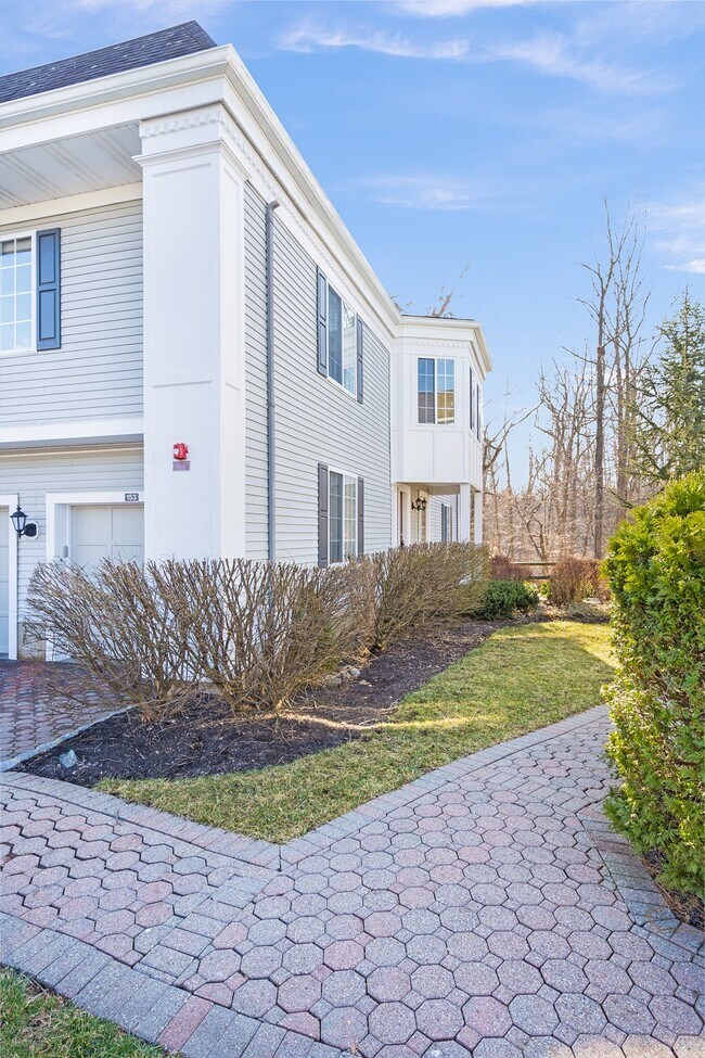 Building Photo - 153 Riveredge Dr