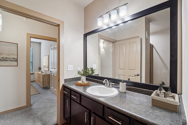 Building Photo - Serving Space & Style