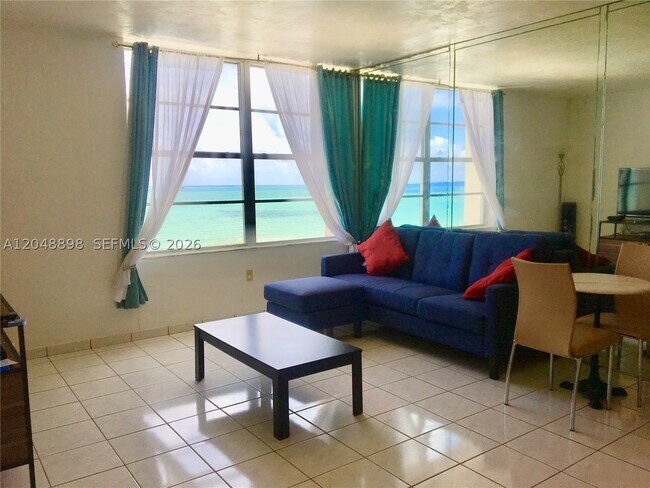 Building Photo - 2899 Collins Ave