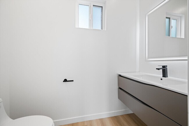 Building Photo - 1840 Stoner Ave