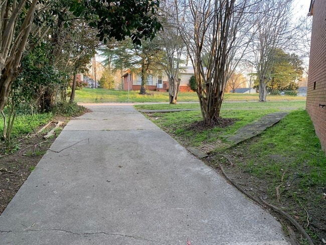 Building Photo - 3 bedroom & office -2 baths -2 car carport - washer/dryer hook ups - Den and formal living room- ...