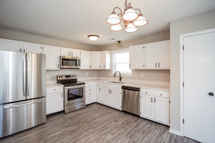 Building Photo - 6682 Dunsany Ct