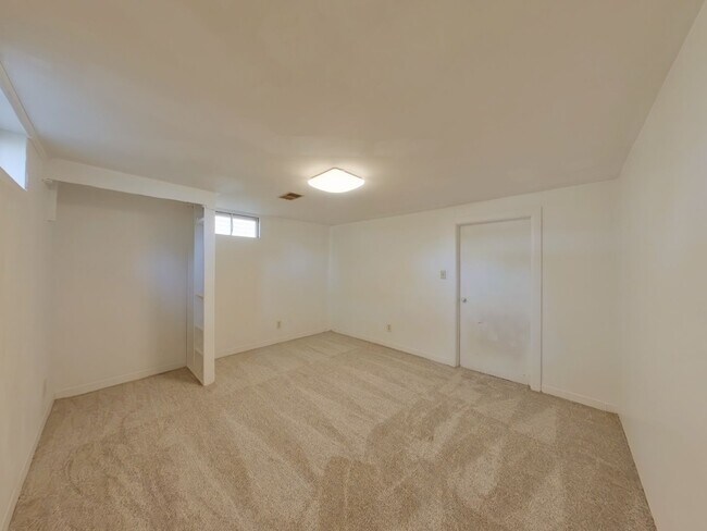 Building Photo - 2321 W Sunnybrook St
