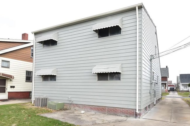 Building Photo - 10204 S Highland Ave