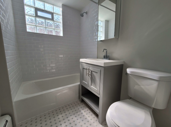 Building Photo - 2 bedroom in Oak Park IL 60302