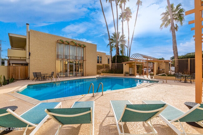 Building Photo - 6943 E 3rd St