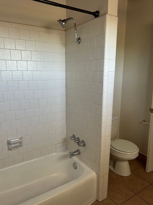 Building Photo - Duplex, 1 bed 1 bath