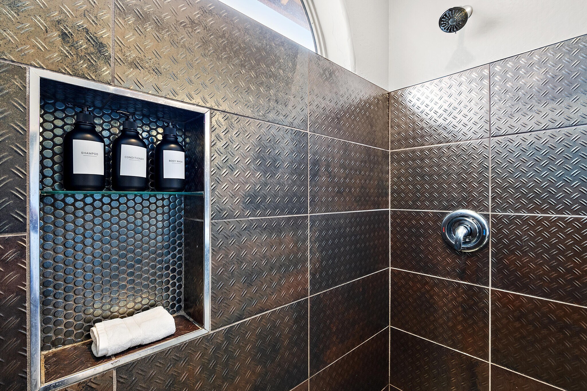 Building Photo - 13010 E Shangri La Rd