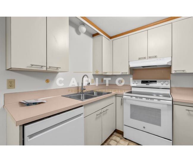 Building Photo - 1404 5th Ave SW