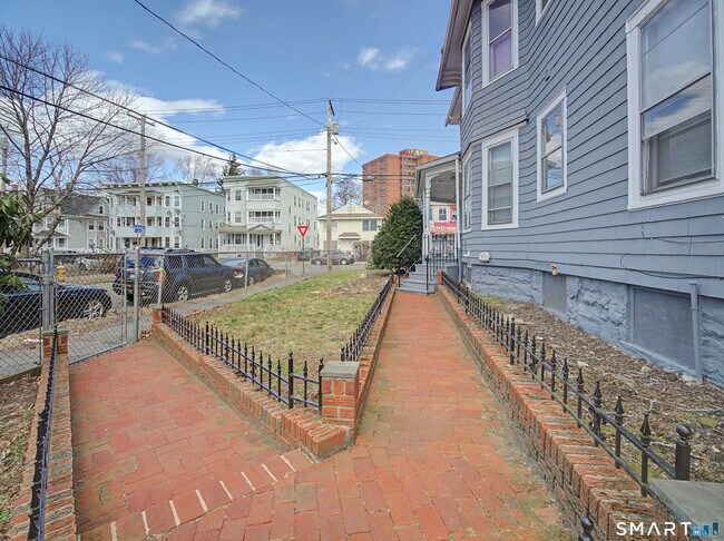 Building Photo - 373 Wood Ave