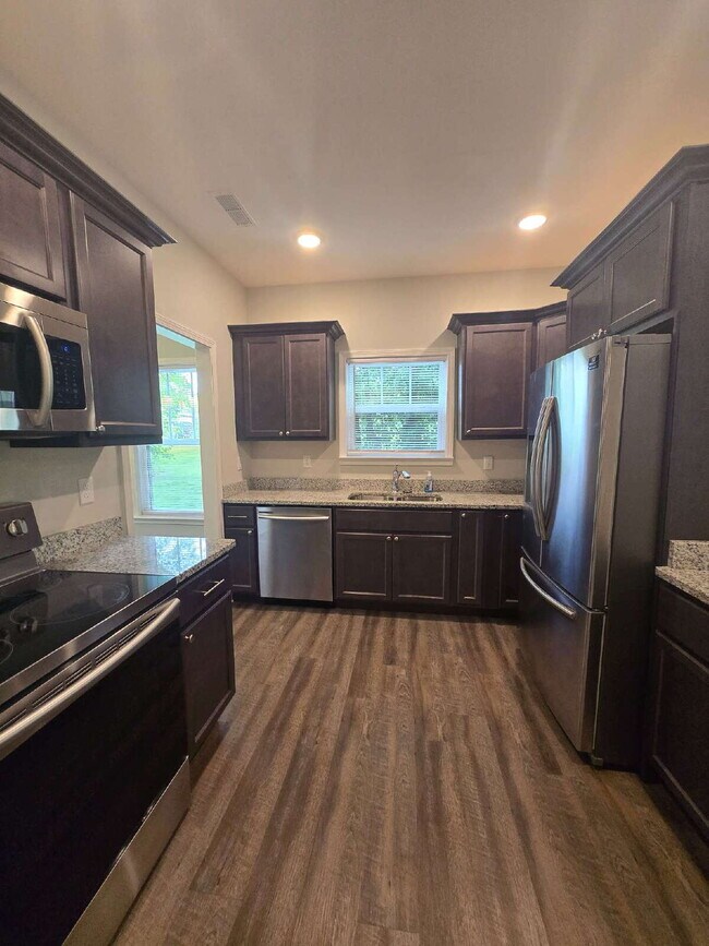 Building Photo - Charming 3-Bedroom Retreat Near Hamilton Place