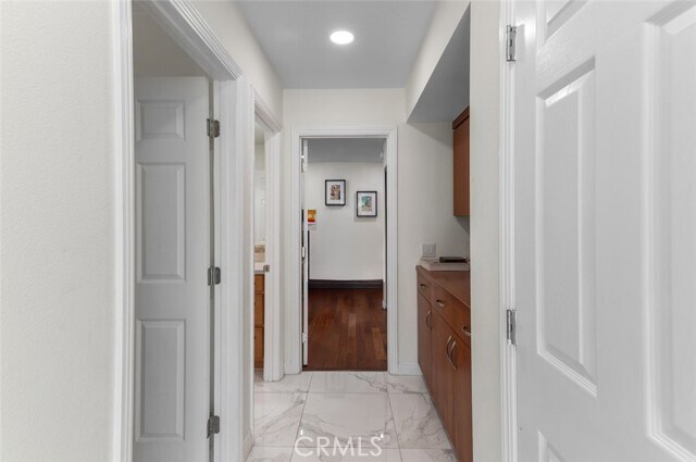 Building Photo - 4 Bayview