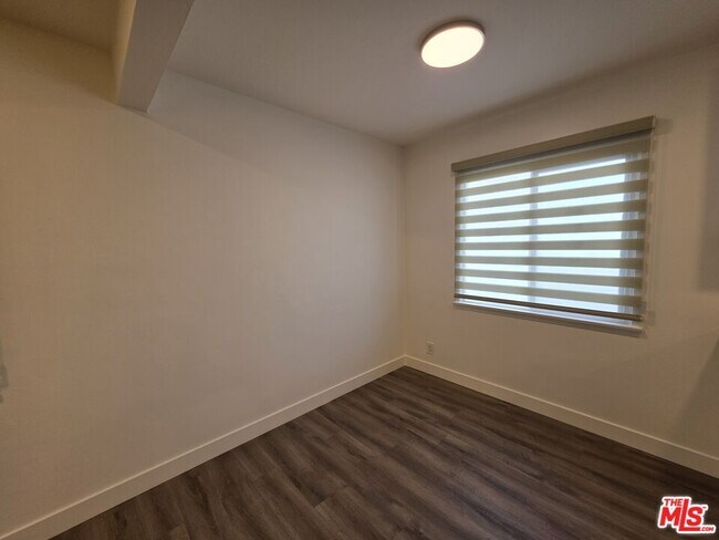 Building Photo - 707 Strand St