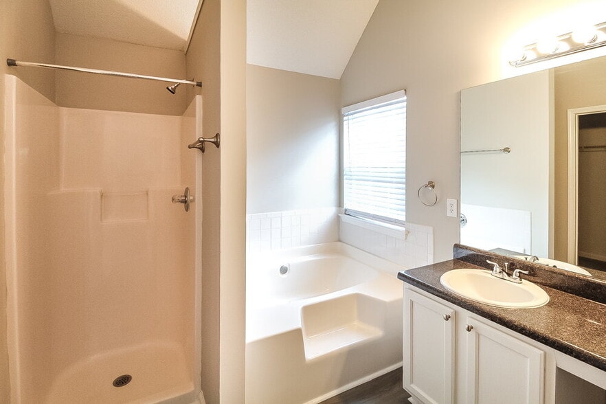 Building Photo - 95 Kirkland Ct