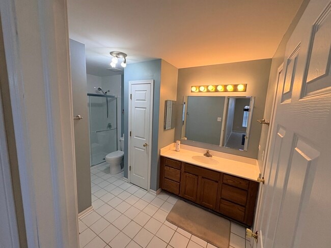 Building Photo - 647 Beaver Ct