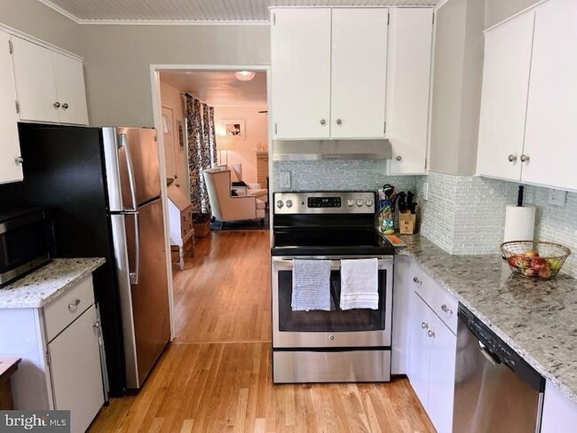 Building Photo - 5885 9th Rd N