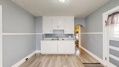Building Photo - ** AVAILABLE OCTOBER 2025 *** Old Brooklyn...