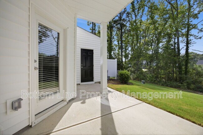 Building Photo - 739 Putney Hl Rd