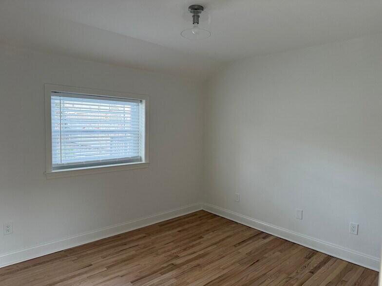 Building Photo - 53 Morris St