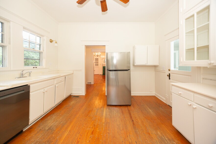 Kitchen - 1014 Shepherd St