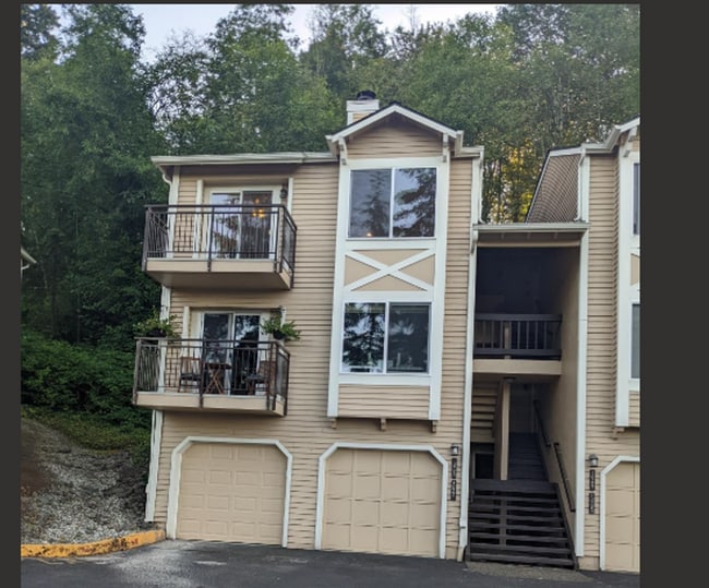 Primary Photo - Woodinville townhouse style condo. 2 bed 2...