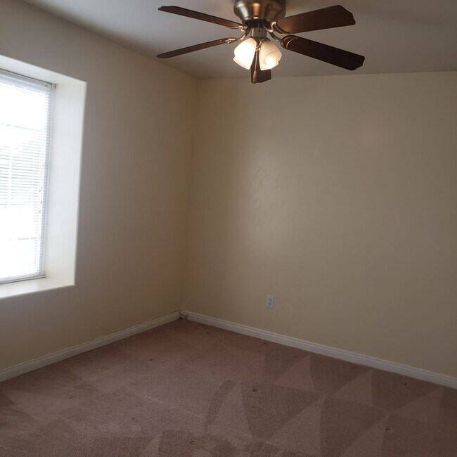 Building Photo - 722 Spring Meadow Ct