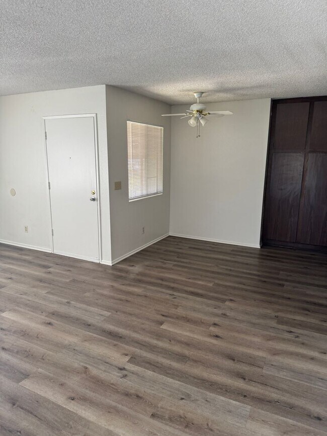 Building Photo - 10932 Rincon St