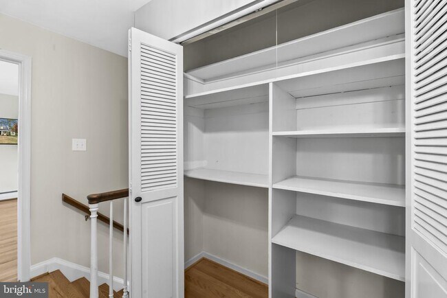 Building Photo - 9102 Volunteer Dr