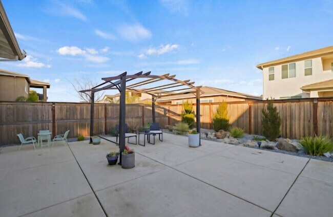 Building Photo - Gorgeous 4 bedroom 3 bath in Northlake