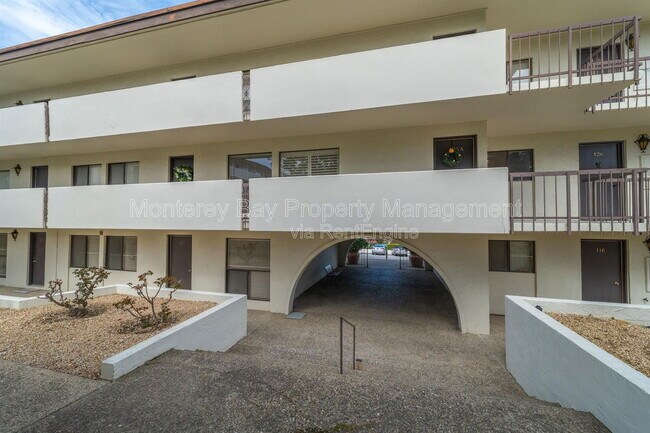 Building Photo - 500 Glenwood Cir