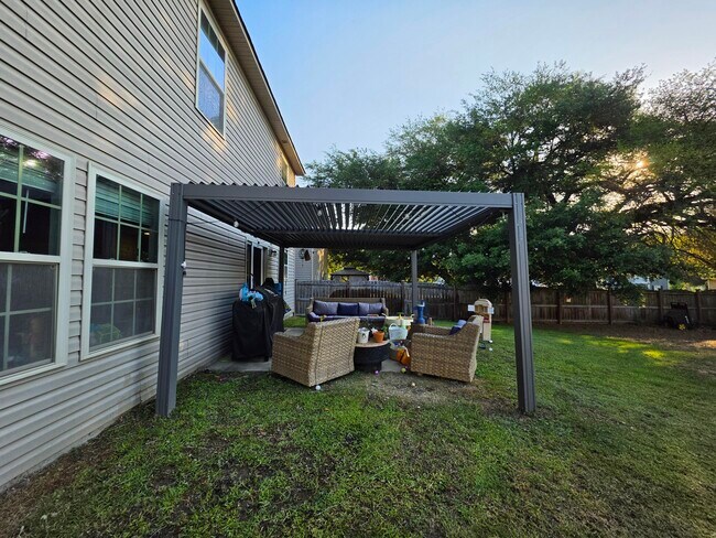 Building Photo - 147 Niblick Dr